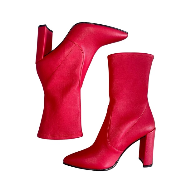 Authentic Stuart Weitzman heeled ankle boot with pointed toe in red leather. - Picture 2 of 8